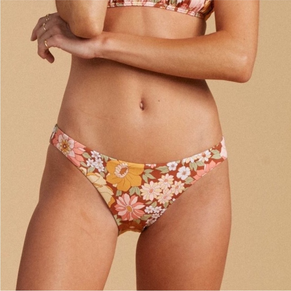 ★ Billabong x Salty Blonde Underwire Bandeau Bikini Top + Lowrider Bikini Bottom - Picture 8 of 17